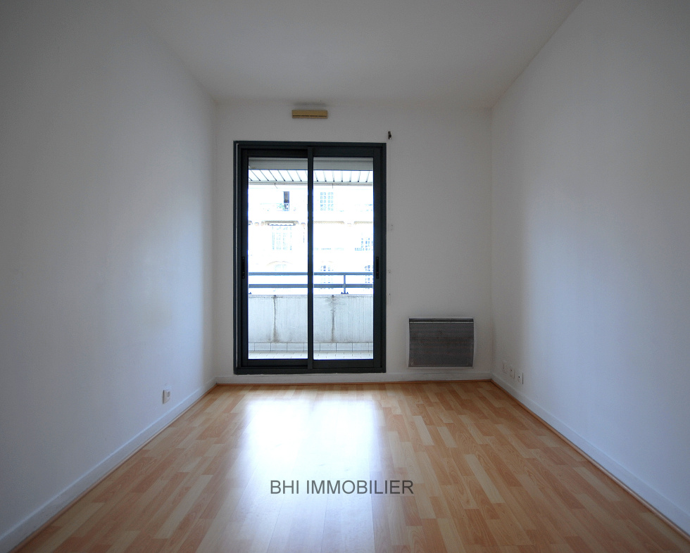 CHAMBRE 1 AVEC PLACARD