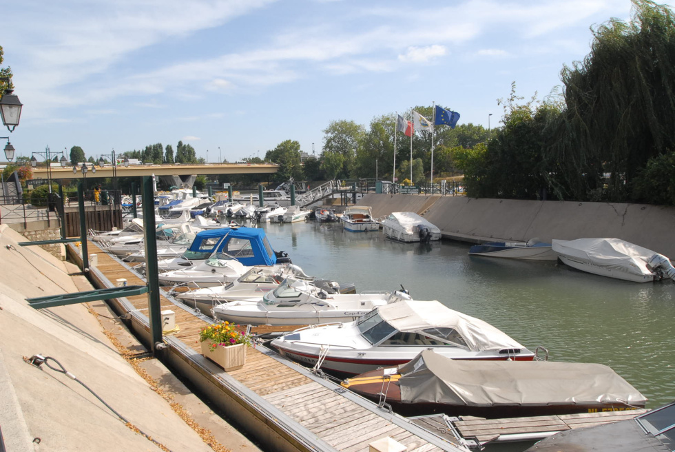A 10 MINUTES DU PORT DE PLAISANCE