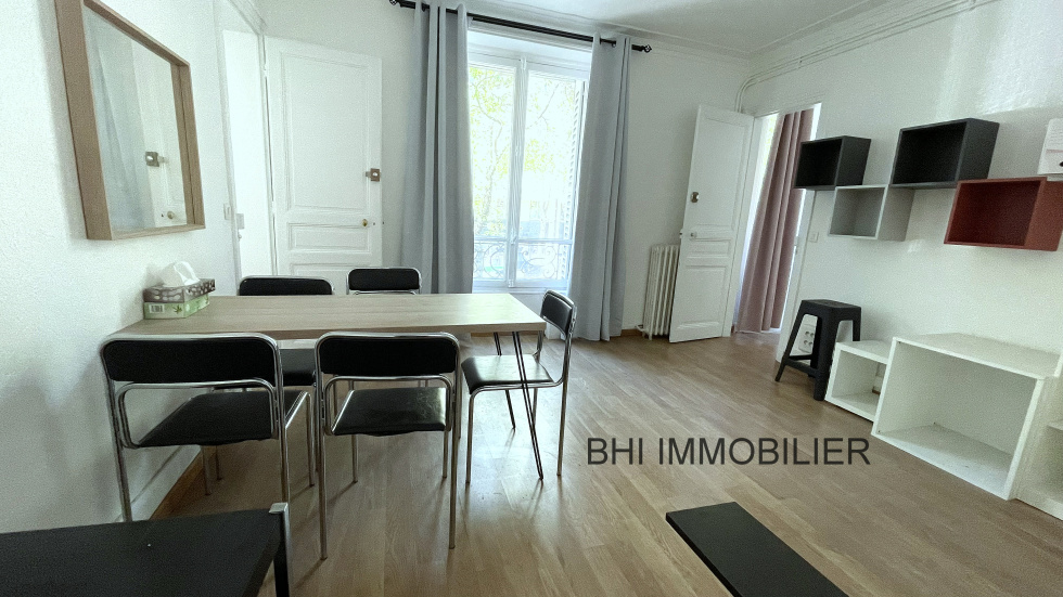 GRANDE PIECE A L'ETAGE