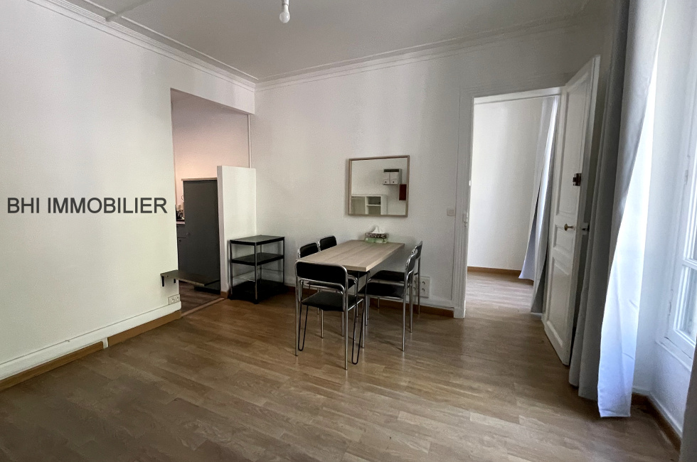 GRANDE PIECE A L'ETAGE