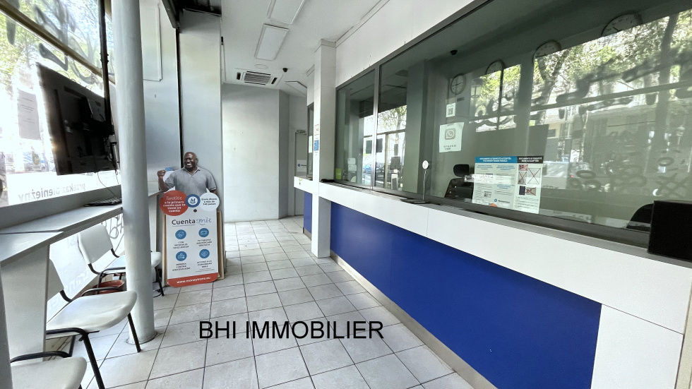 ACCUEIL BOUTIQUE ET ARRIERE BOUTIQUE DE 50 M2