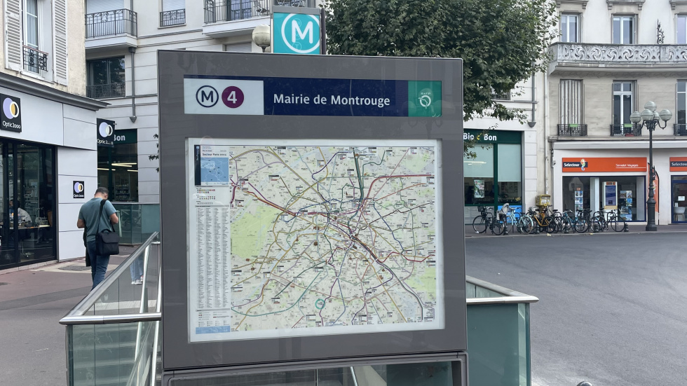 METRO  MAIRIE MONTROUGE LIGNE 4 A 6 MINUTES A PIED