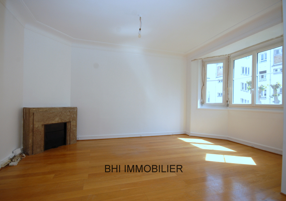 SEJOUR DOUBLE DE 30 M2 SUR JARDINS INTERIEURS