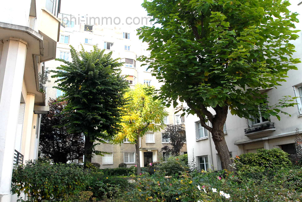 APPARTEMENT DONNANT SUR JARDINS INTERIEURS